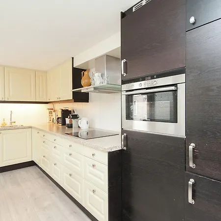 Semi Detached House With Garden In Quiet Location Within Walking Distance Of The Centre Of Bergen ברחן