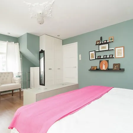 Semi Detached House With Garden In Quiet Location Within Walking Distance Of The Centre Of Bergen * Bergen
